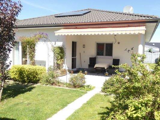 überdachte Terrasse mit Markise