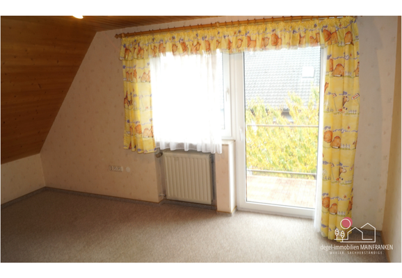 Mit Zugang auf den vorgelagerten Balkon