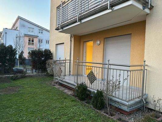 Traumhafte, frisch renovierte Wohnung mit Balkon und eigenem Stellplatz in bester Lage.