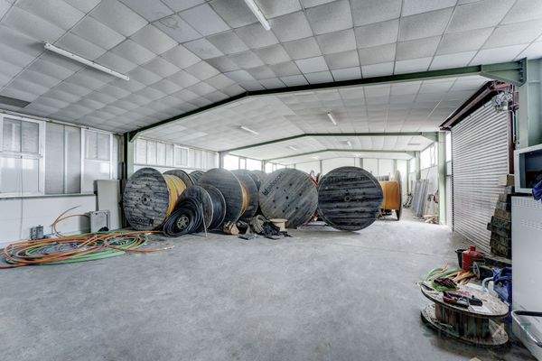 Halle aus 1978 mit ca. 360 m² 