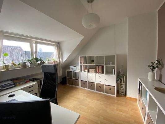 Arbeitszimmer DG (2).jpg