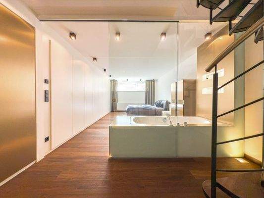 Souterrain mit freistehender Badewanne