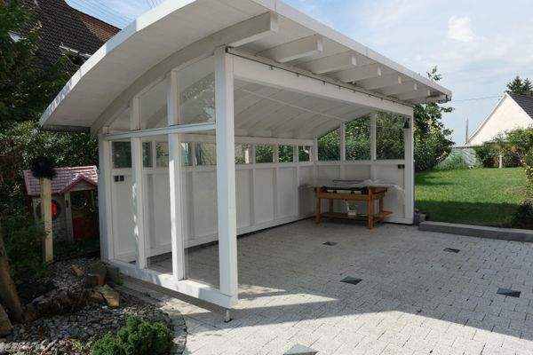 Freisitz hinter dem Haus