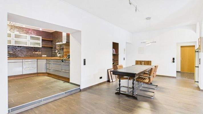 CAM04238G0-PR0053-STILL006