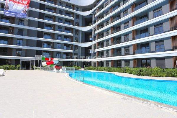 Apartments with Service to Mall in Antalya Altıntaş