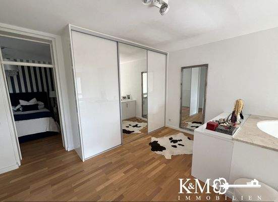 Ankleidebereich mit Einbauschränken