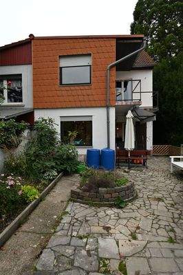 Eingangsseite mit Terrasse