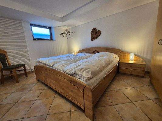 Schlafzimmer im UG (Teilansicht )