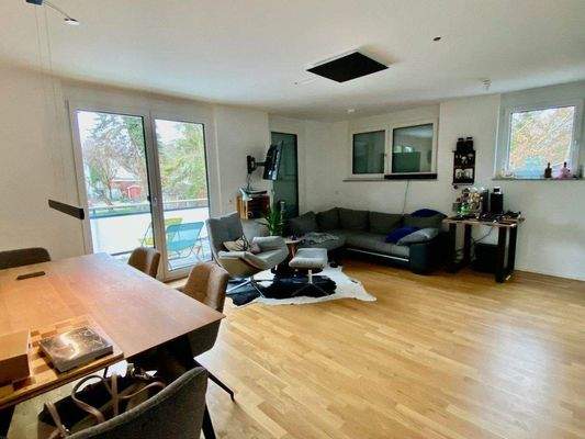 Wohnzimmer mit Küche.jpg