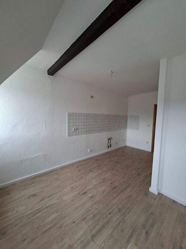 Helle 2 Raum Dachgeschosswohnung in Zwickau ab sofort zu vermieten - Foto 2