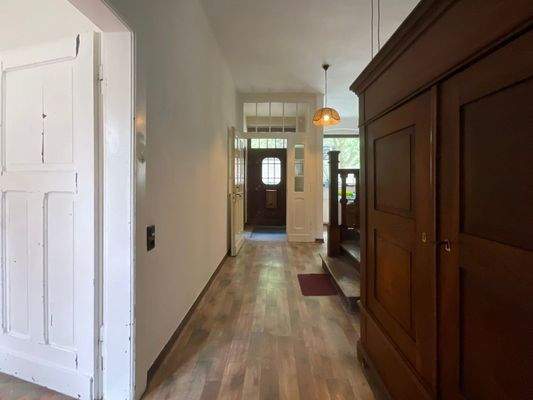 Diele mit Windfang EG