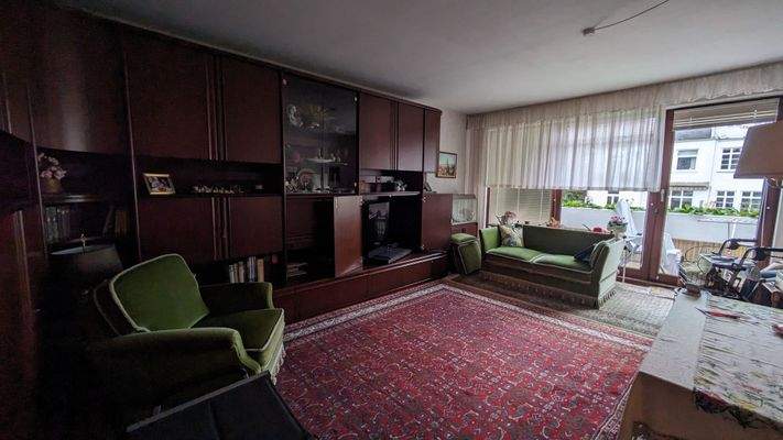 großes sonniges Wohnzimmer