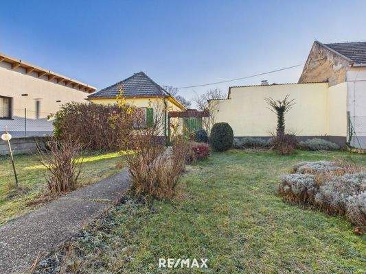 4. Haus mit Vorgarten