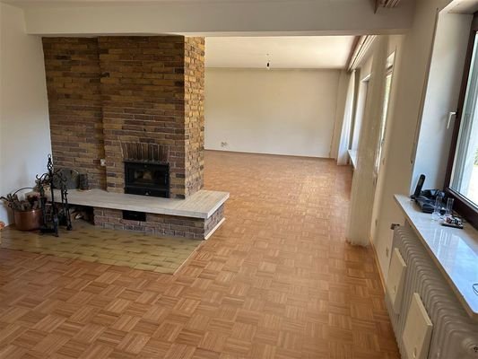 Wohnzimmer mit Kamin