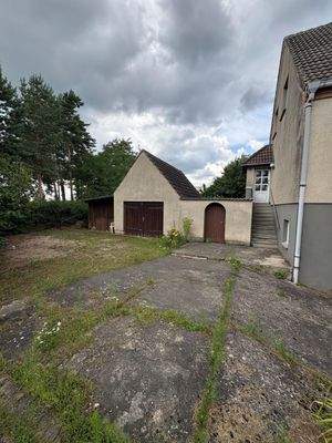 Haus_seitlich_links_Garage