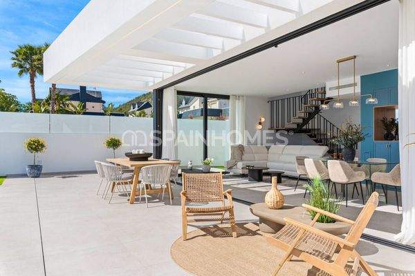 Detached Houses with Large Plots in Polop Centro Alicante