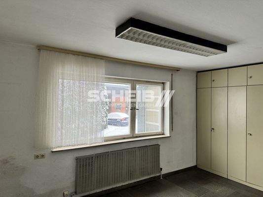 teilweise mit Einbauschränken ausgestattet