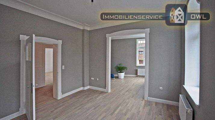 Historische Türen, Stuck und hohe Decken