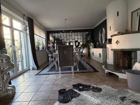 Wohnzimmer mit Kamin