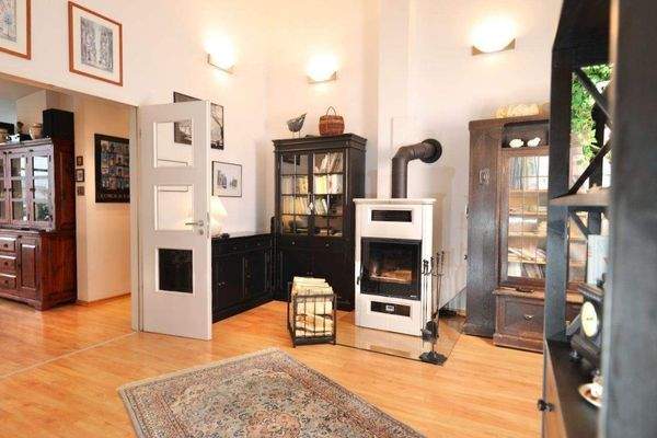 Wohnzimmer mit Kamin