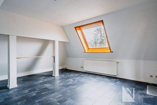 Zimmer oder Spielzimmer im DG