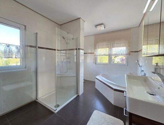 HP7-Einfamilienhaus-Bürmoos-Badezimmer