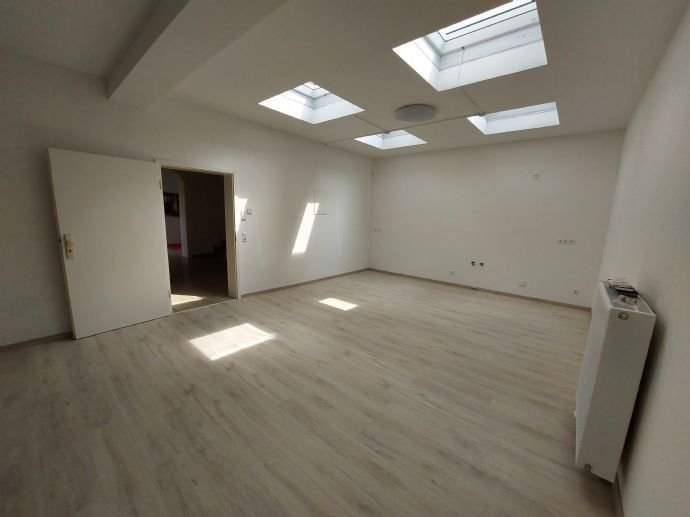 Grosszügige 2 ZKoniBad Wohnung mit Terrasse unterhalb vom IC-Bahnhof Kassel-Wilhelmshöhe