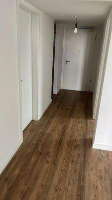 Blick zur Haustür Flur