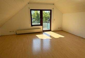 Wohnzimmer_Sicht_Balkon