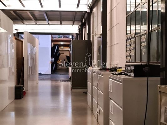 Verbindung zwischen Büro- und Hallenfläche