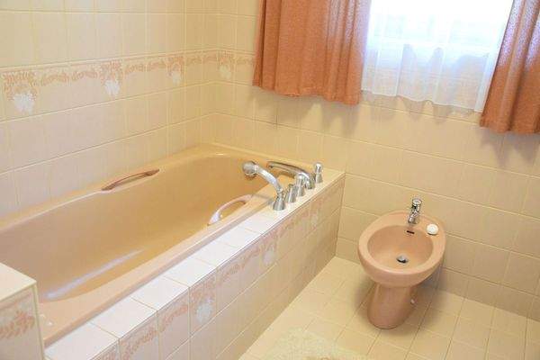 Bad mit Wanne, Dusche, Bidet