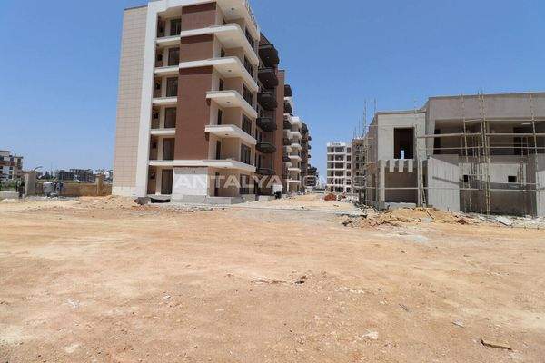 Affordable Flats in a Luxury Complex with Pool in Aksu Antalya