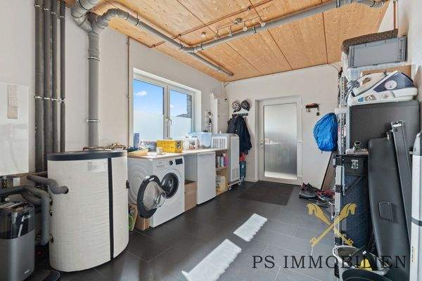 Hauswirtschaftsraum mit Außenzugang