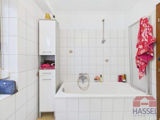 Badezimmer mit Badewanne