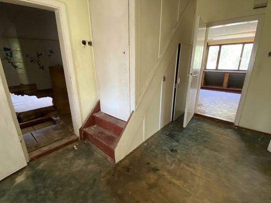 Flurbereich im Dachgeschoss mit Aufgang zum Spitzboden