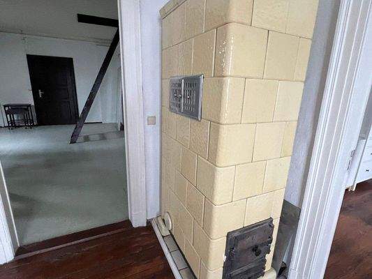 Raum DG mit Kachelofen