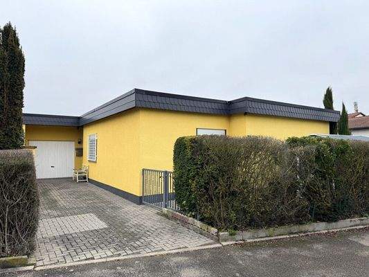 Stellplätze vor dem Haus