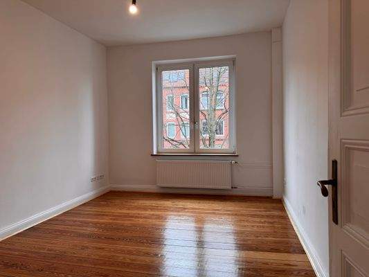 Zimmer zur Straßenseite