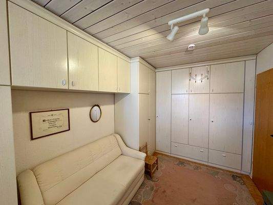 mit maßangefertigten Einbauten