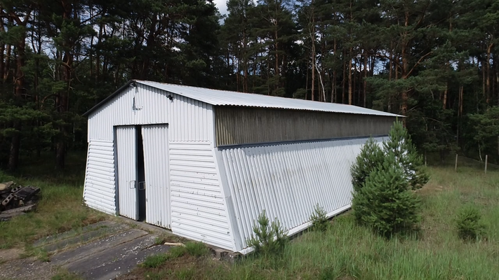 Halle klein     .PNG