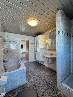 Modernes Vollbad Anbau OG