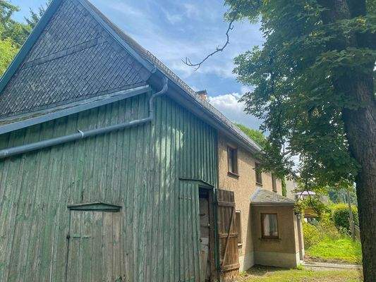 Angrenzender Schuppen/Stall