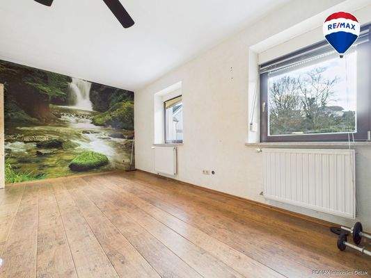 REMAX Immobilien DeLux Einfamilienhau Kinderzimmer Mandelbachtal Mark Borowicz