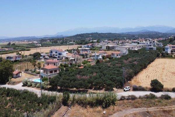 Kreta, Tavronitis: Schönes Grundstück mit Meerblick und hoher Baukapazität zu verkaufen