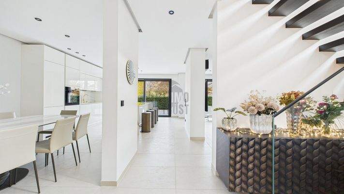 CAM04340G0-PR0097-STILL053