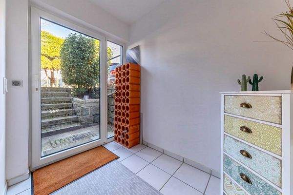 UG: Separate Eingang