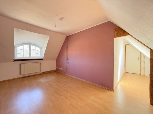 Schlafzimmer mit gebogener Dachgaube