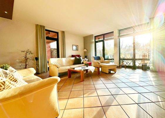 Heller, angenehmer Wohnbereich mit Zugang zum Garten