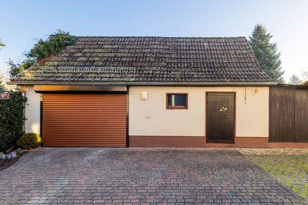 Garage und Gartenhaus