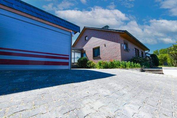 Einfamilienhaus mit Garage